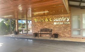Town & Country Motor Inn